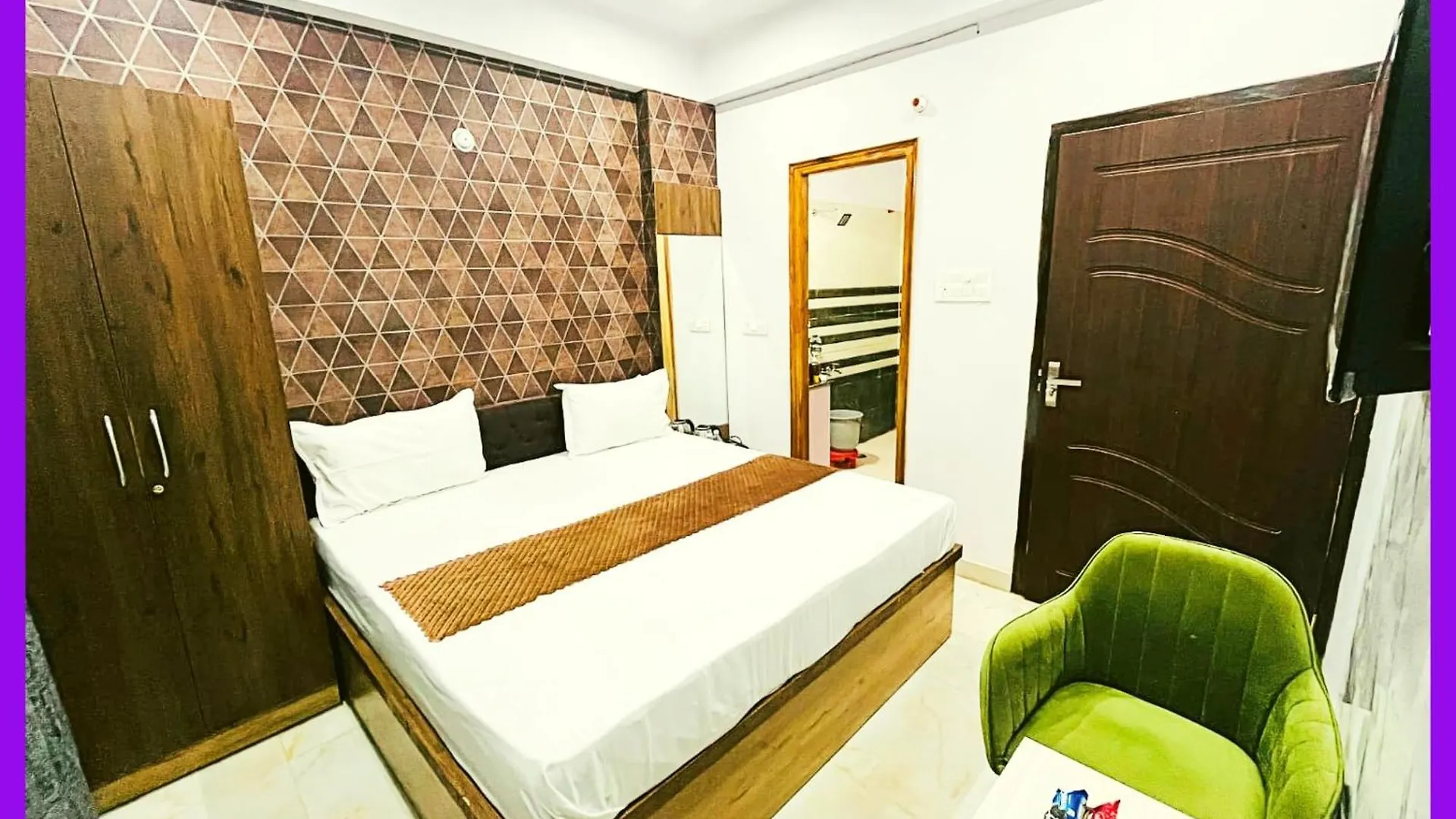 Hotel Vinayak # Grand Near Kashi Vishwanath Temple - Fully Air Conditioning Hotel - A Top Rated Four Star Hotel Varanasi
