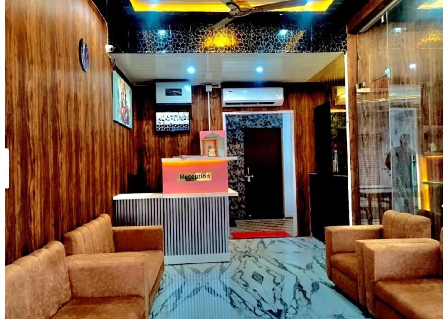 ****  Hotel Vinayak # Grand Near Kashi Vishwanath Temple - Fully Air Conditioning Hotel - A Top Rated Four Star Hotel Varanasi Hindistan