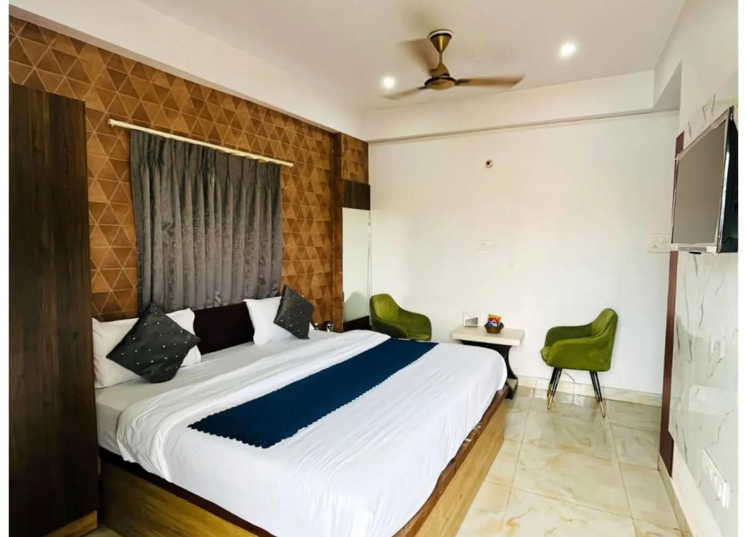 Hotel Vinayak # Grand Near Kashi Vishwanath Temple - Fully Air Conditioning Hotel - A Top Rated Four Star Hotel Varanasi 4*,  Hindistan