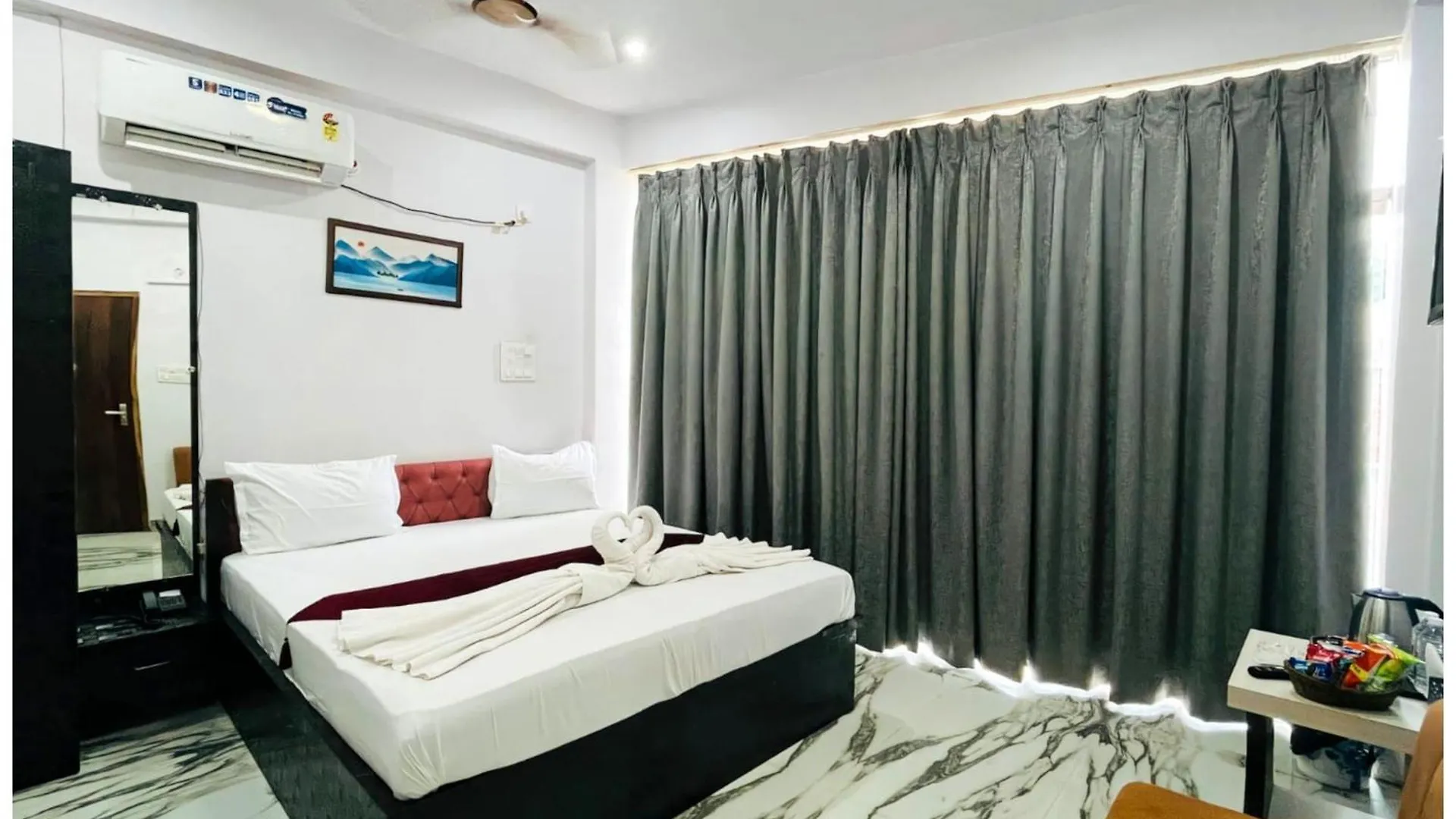 Hotel Vinayak # Grand Near Kashi Vishwanath Temple - Fully Air Conditioning Hotel - A Top Rated Four Star Hotel Varanasi