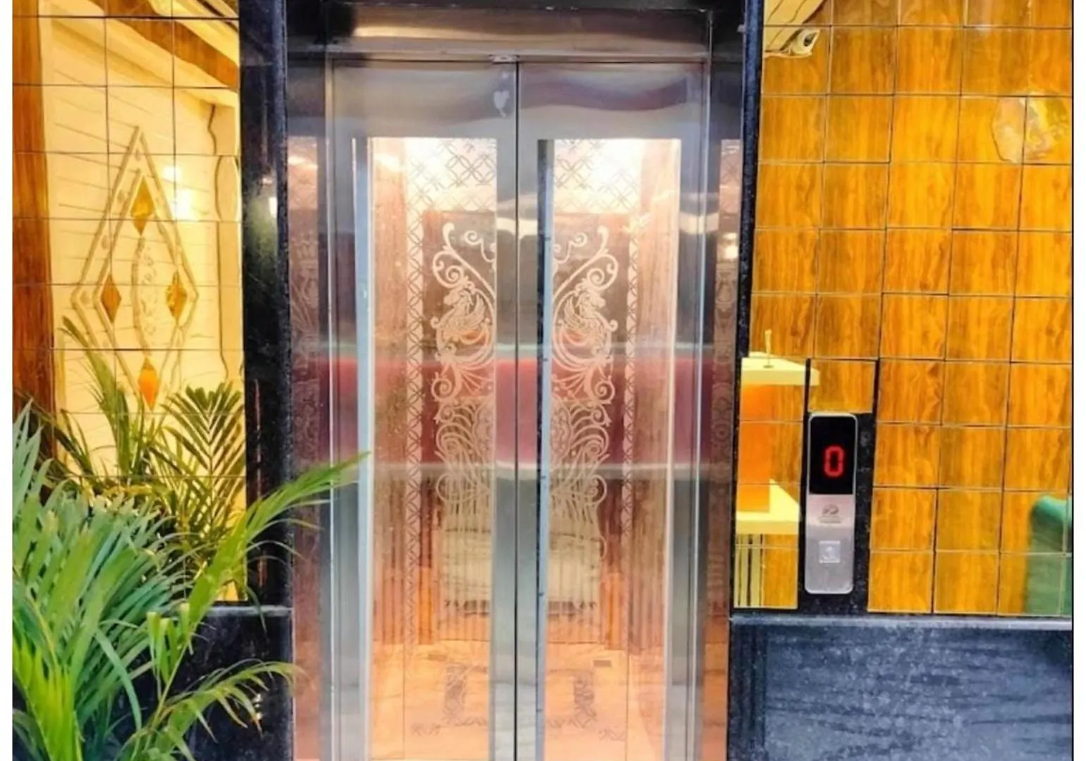 Hotel Vinayak # Grand Near Kashi Vishwanath Temple - Fully Air Conditioning Hotel - A Top Rated Four Star Hotel Varanasi