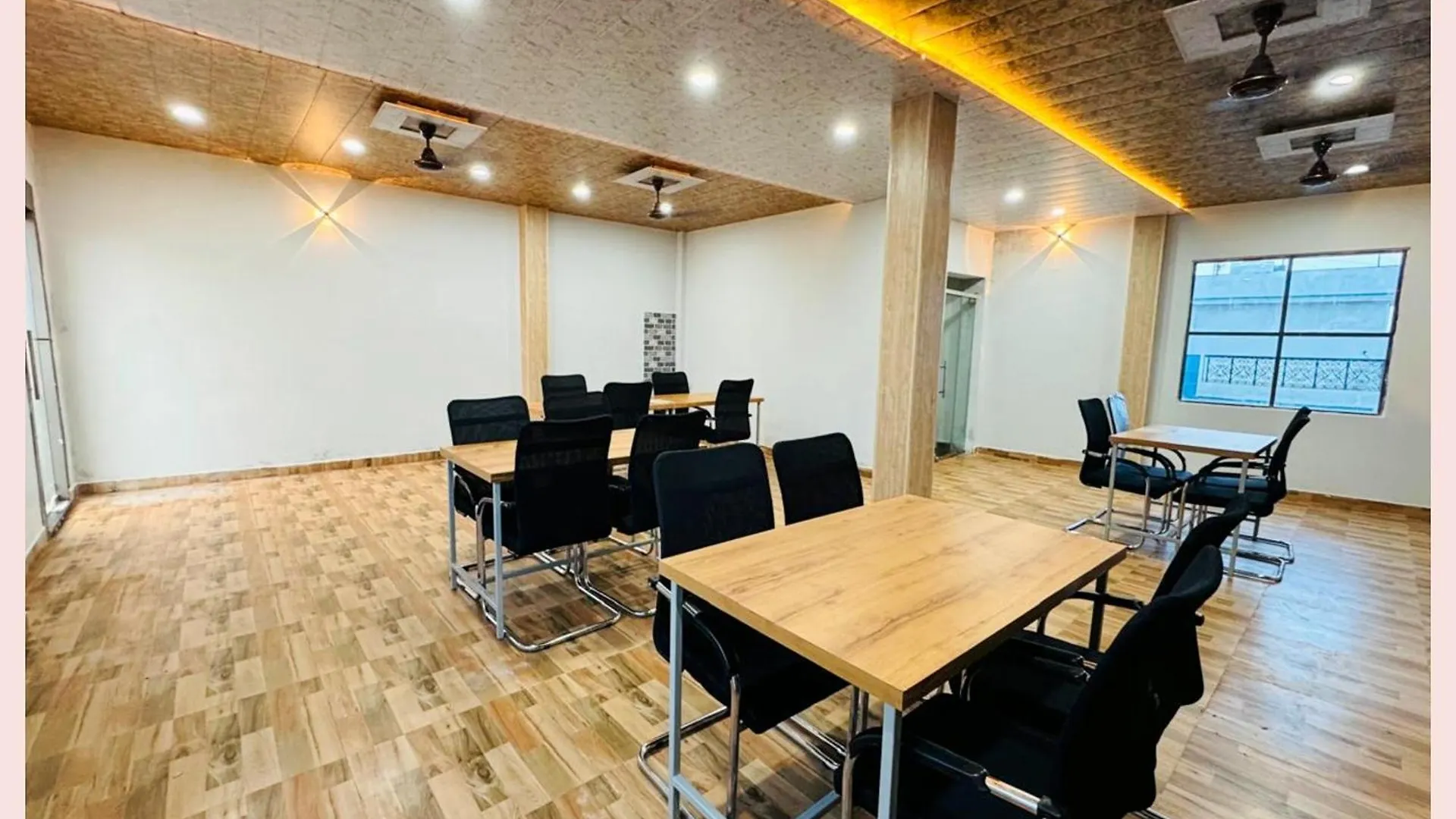 Hotel Vinayak # Grand Near Kashi Vishwanath Temple - Fully Air Conditioning Hotel - A Top Rated Four Star Hotel Varanasi
