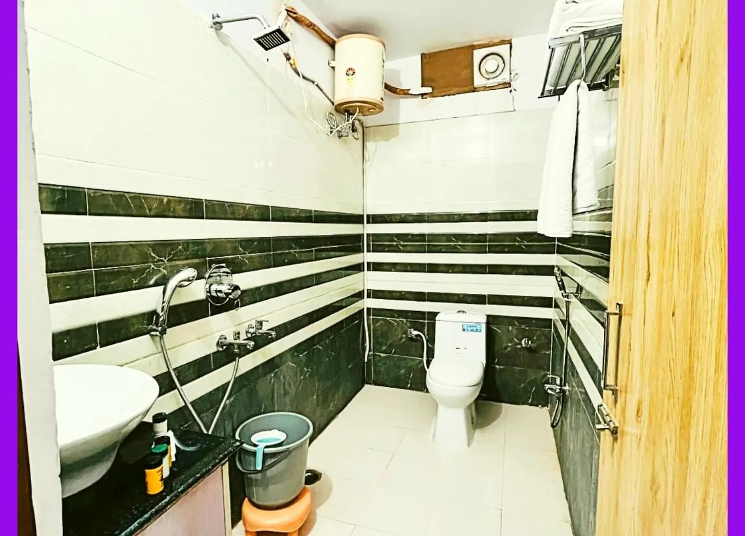 Hotel Vinayak # Grand Near Kashi Vishwanath Temple - Fully Air Conditioning Hotel - A Top Rated Four Star Hotel Varanasi 4*,  India