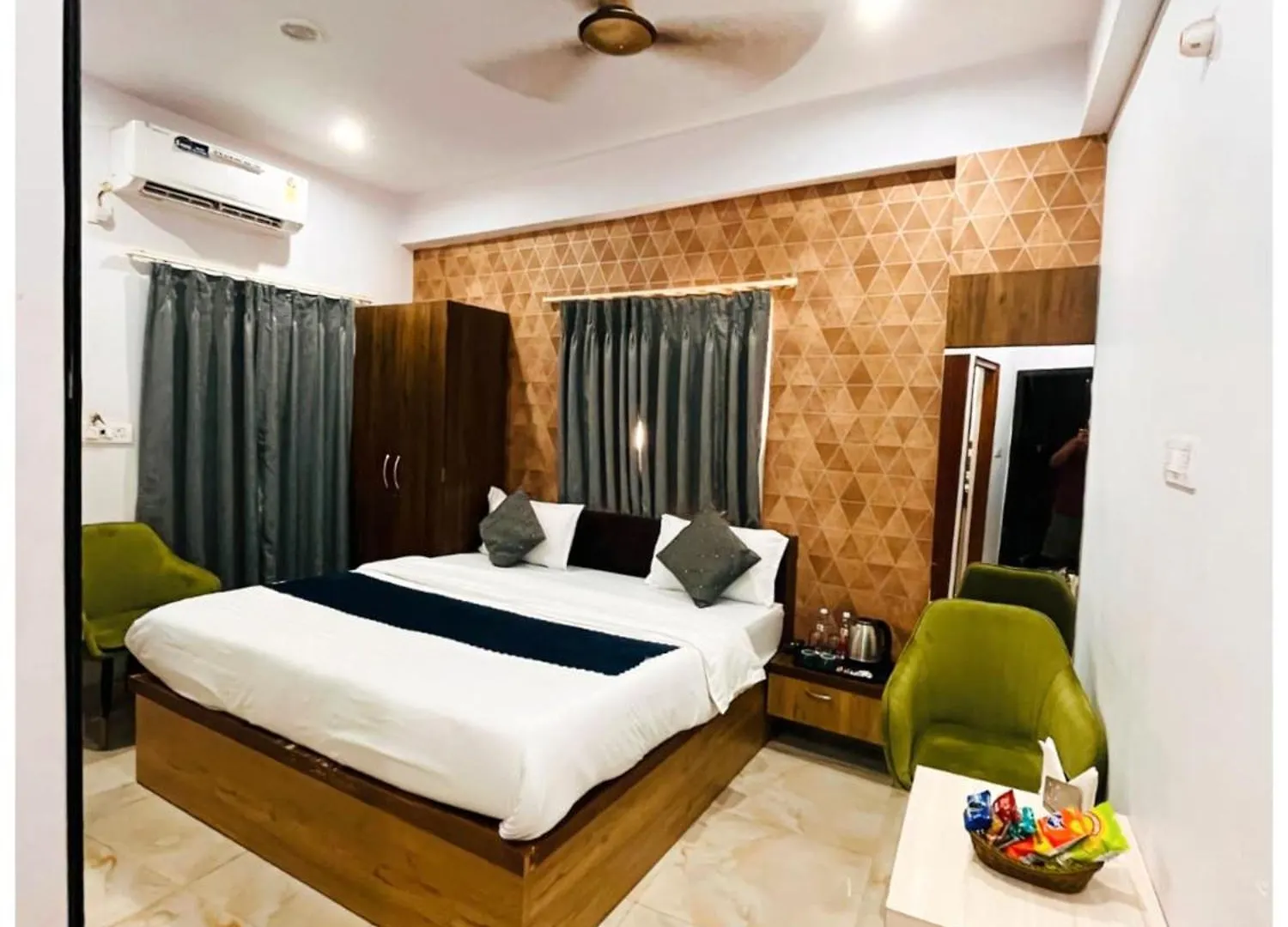 Hotel Vinayak # Grand Near Kashi Vishwanath Temple - Fully Air Conditioning Hotel - A Top Rated Four Star Hotel Varanasi 4*,